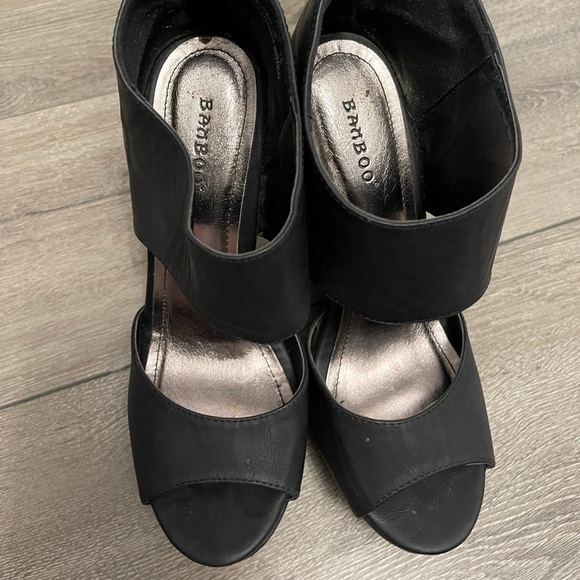 Black wedge heels size 7.5 - Picture 6 of 6